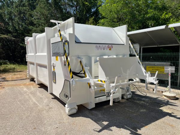 Compacteur monobloc à pelle