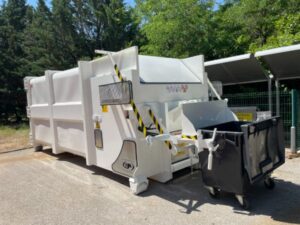 Compacteur monobloc à pelle